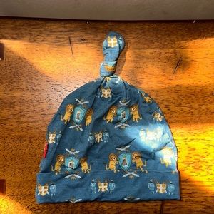 Never worn, Magnetic me hat